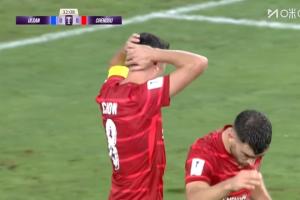 錯(cuò)失良機(jī)！周定洋門前近距離包抄打門偏出，抱頭十分懊惱