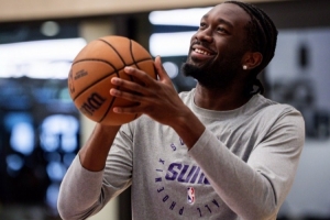 新援中鋒到位！太陽官方曬馬克-威廉姆斯訓(xùn)練照