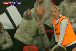 今日趣圖：馬雷斯卡——壞了！把加納喬當助教，忘記換上他了