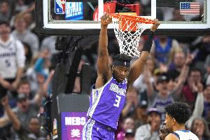 美記：國王與特倫斯-戴維斯簽下無保障合同 后者很可能打發(fā)展聯(lián)盟