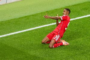 天時地利人和！1.45億伊薩克斬首球，埃基蒂克染紅送標(biāo)王戰(zhàn)勁敵？