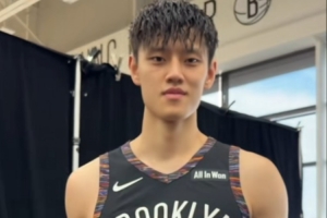 帥氣！籃網(wǎng)官方曬視頻：曾凡博上身球隊(duì)城市版球衣