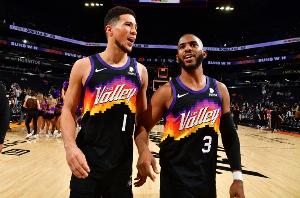 帕金斯：布克需要展現(xiàn)領(lǐng)導(dǎo)力 像保羅當年指導(dǎo)他那樣指導(dǎo)杰倫-格林