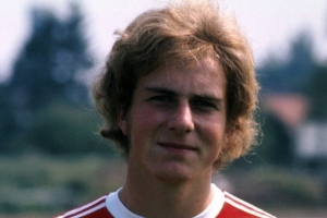 拜仁祝福魯梅尼格：俱樂部傳奇，70歲生日快樂！