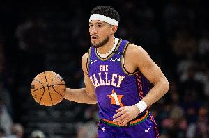 布克：我喜歡打控衛(wèi) 我的天賦是得分但我能為隊(duì)友創(chuàng)造機(jī)會(huì)