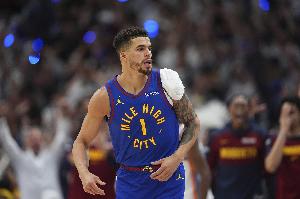 波特：我的肩傷本來要恢復(fù)3-4個月 季后賽我是在用一只胳膊打球