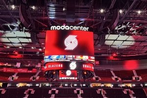 開拓者主場大屏幕+周邊曲面屏全面升級 設備更高級 展示更多元