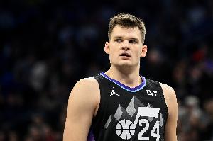 湖記：湖人將在新賽季再次嘗試交易得到爵士中鋒凱斯勒！