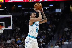 生涯三分命中率37%！Scotto：黃蜂將裁掉后衛(wèi)小尼克-史密斯