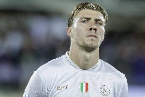 霍伊倫：米蘭也想簽我？我在那不勒斯很開心 我的偶像是C羅