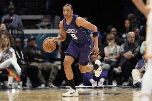 上賽季場(chǎng)均4.2分！隊(duì)記：綠軍與小溫德爾-摩爾簽Exhibit?10合同