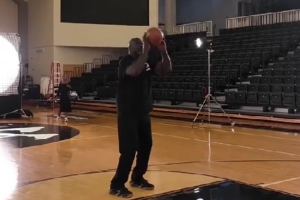 奧胖曬罰球視頻：你們準(zhǔn)備好沉浸式體驗(yàn)奧尼爾的罰球了嗎？