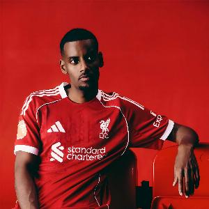 還需磨合！伊薩克本場(chǎng)射正、關(guān)鍵傳球、成功過(guò)人等多項(xiàng)數(shù)據(jù)掛零