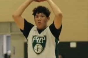 鞏曉彬兒子！媒體人：旅美高四球員鞏俊彤轉(zhuǎn)學(xué)至Fairmont Prep