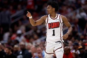 阿門：我不會(huì)沉迷投三分 但我對(duì)自己苦練的東西有信心