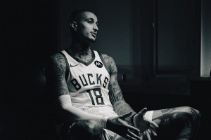 又一個國產(chǎn)品牌代言人？庫茲馬媒體日上腳國產(chǎn)球鞋！