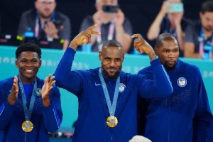 算上也是？費(fèi)爾頓：不算詹庫杜的話 愛德華茲是聯(lián)盟前5球員