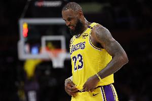 休賽期專注于提升什么技能？詹姆斯：高爾夫揮桿 接球投三分