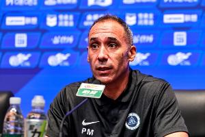 上任不到3個月！深圳新鵬城官方：穆尼奧斯下課，陳濤任代理主帥