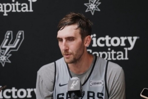 科內(nèi)特：防守是球隊的特質(zhì)  防守端的強(qiáng)度將決定比賽打法和節(jié)奏