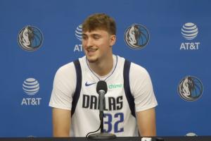 弗拉格：我叫隊內(nèi)所有人大叔 想讓他們覺得自己很老??