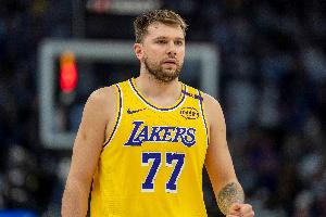 參加訓(xùn)練的球員中誰給你留下了深刻的印象？雷迪克：盧卡！