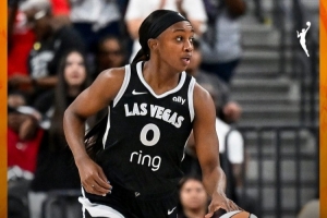 32+10+0失誤！杰基-楊成為歷史首位季后賽砍下30分10助0失誤球員