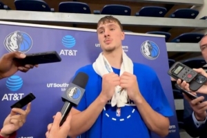 弗拉格：有時(shí)我會(huì)搞混NBA和大學(xué)戰(zhàn)術(shù)術(shù)語 但只要開口說就很好