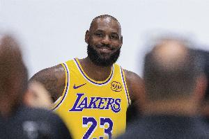 詹姆斯團(tuán)隊(duì)要求湖人謹(jǐn)慎使用他 詹姆斯將缺席湖人季前賽首戰(zhàn)