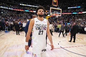 阿德爾曼：穆雷攻防極具統(tǒng)治力 在行動上體現(xiàn)了領(lǐng)導(dǎo)力