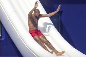 休賽期沒看到你玩游艇滑梯？杜蘭特：這次沒被拍到不代表我沒玩