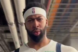 獨(dú)行俠球員被叫全名的反應(yīng)！好幾個(gè)球員驚呆了 露出不可思議表情