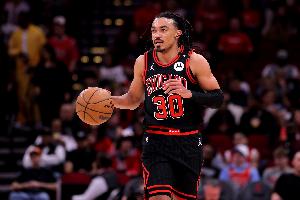 3年2400萬美元完成續(xù)約！特雷-瓊斯：我不想考慮去別的地方