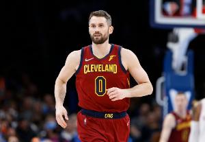 馬卡：共同效力騎士時(shí)經(jīng)常和樂福在同一個(gè)籃筐訓(xùn)練 總會(huì)向他討教