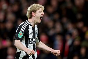 戈登成第三位歐冠單場進倆點球的英格蘭球員，另兩位是魯尼和凱恩