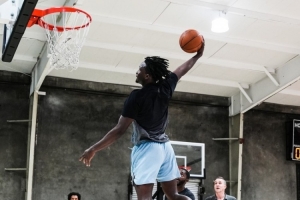 首場NBA季前賽全力出擊 籃球激戰(zhàn)一觸即發(fā)！