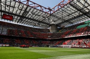 米蘭市官員：建新球場(chǎng)不拆圣西羅？?jī)勺?萬人球場(chǎng)緊挨著有什么用