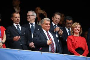 世體：拉波爾塔和納賽爾關系回暖，受邀出席歐洲俱樂部協(xié)會大會