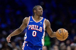 愈發(fā)全能！馬克西上半場11中4得12分3板4助1斷1帽