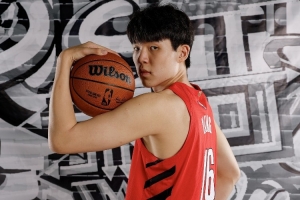 格蘭特：楊瀚森已掌握不少跑位和配合 不會英語讓溝通出現(xiàn)問題