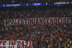 加拉塔薩雷球迷聲援巴勒斯坦民眾：若耶路撒冷不自由，世界皆囚徒