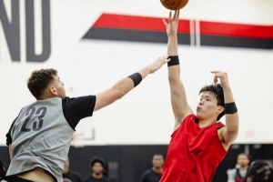 持續(xù)進步！開拓者訓(xùn)練營第三日返圖：楊瀚森對位克林根