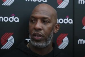 比盧普斯：楊瀚森防守端有點(diǎn)落后了 不過他的表現(xiàn)仍符合我的預(yù)期