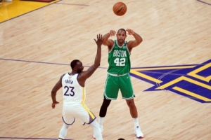 貝弗利：勇士得到霍福德將會(huì)幫到追夢(mèng) 因?yàn)榍罢吣芊乐袖h