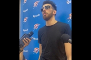 是否注意到切特有什么變化？亞歷山大：他明顯變得更強(qiáng)壯了