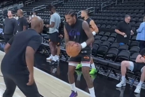 身體看起來(lái)無(wú)礙！杰倫-格林賽前練習(xí)持球干拔三分 命中率相當(dāng)不錯(cuò)