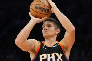 填滿數(shù)據(jù)欄！阿倫11中5&三分6中3拿到13分 另有2板2助1斷1帽