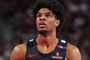 左腿腘繩肌撕裂！亨德森：我在丟球后嘗試去追 結(jié)果拉傷了肌肉