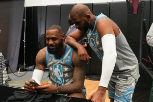 霍里打趣：詹姆斯&保羅&KD都和我交手過(guò) 那他們確實(shí)太老了