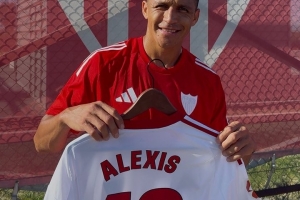 時(shí)隔11年！37歲桑切斯將面對(duì)舊主巴薩，前者效力141場(chǎng)進(jìn)46球37助